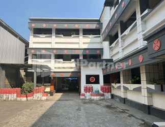 Exterior 2 Hotel Dewi RedPartner near Gor Merdeka Jombang