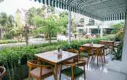 Quầy bar, cafe và phòng lounge 3 Apartment Mataram City By Indoroom
