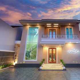 Exterior / Building 1 The Horizontal Hotel Pacitan, Pacitan Hotels