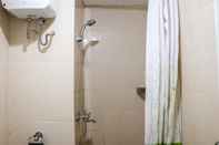In-room Bathroom Strategic and Cozy 2BR Apartment at Parahyangan Residence By Travelio