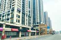 ล็อบบี้ Cozy and Best Deal 3BR Meikarta Apartment By Travelio