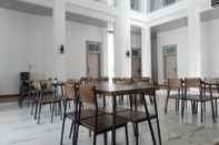 Bar, Cafe and Lounge Karya Guest House Syariah