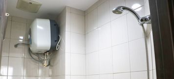 객실 내 욕실 5 Nice and Cozy Studio Apartment at Mekarwangi Square Cibaduyut By Travelio