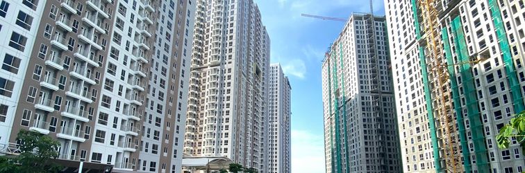 Lobi Comfy and Relax Studio at Tokyo Riverside PIK 2 Apartment By Travelio