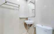 In-room Bathroom 5 Comfort Stay 2BR at Apartment M-Town Signature By Travelio