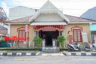 ภายนอกอาคาร RedDoorz @ Golden Inn Tugu Yogyakarta