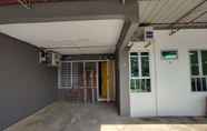 ภายนอกอาคาร 2 Roomstay Rumah Pintu Kuning
