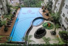 Swimming Pool Minimalist 1BR Parahyangan Residence Apartment By Travelio