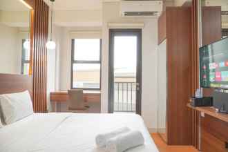 Kamar Tidur 4 Homey and Relaxing Studio Transpark Cibubur Apartment By Travelio