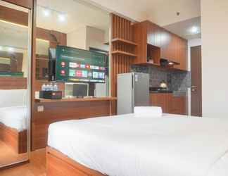 Kamar Tidur 2 Homey and Relaxing Studio Transpark Cibubur Apartment By Travelio