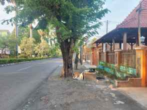 Bên ngoài 4 Joglo Ayu Syariah Guest House