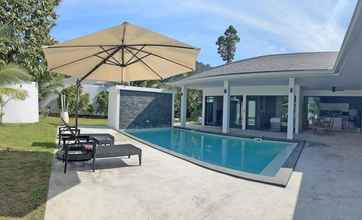 Kolam Renang 4 Maret Three Bedrooms Pool Villa