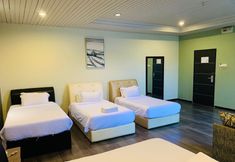 Bedroom 6 I Garden Hotel
