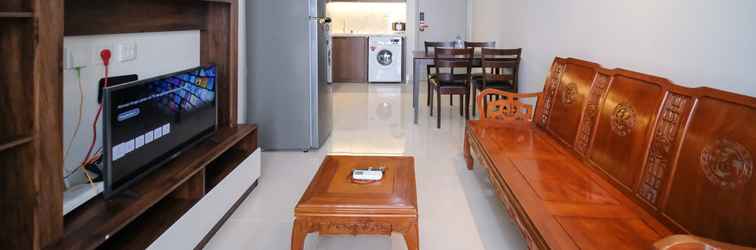 Lobi Clean and Simple 2BR at Grand Sungkono Lagoon Apartment By Travelio