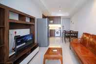 Lobi Clean and Simple 2BR at Grand Sungkono Lagoon Apartment By Travelio