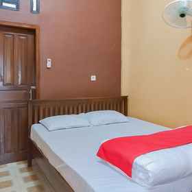 Bedroom 1 RedDoorz @ Rita Guesthouse Pangandaran, Hotel Pantai Barat Pangandaran