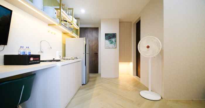 Lobby Comfort Living 1BR Apartment at The City Square Surabaya By Travelio