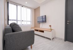Common Space 3 Cozy and Good 2BR at Collins Boulevard Apartment By Travelio