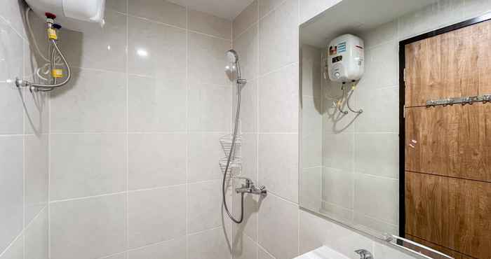 In-room Bathroom Spacious 2BR at Apartment Delft Ciputra Makassar By Travelio