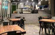 Bar, Cafe and Lounge 7 U stay Asem Baris - Jakarta