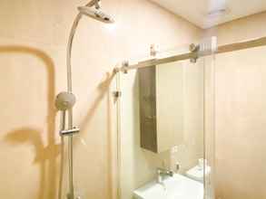 In-room Bathroom 4 Comfort and Elegant 1BR Sudirman Suites Apartment By Travelio