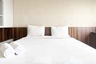 Kamar Tidur Homey and Comfy Studio at Gateway Park LRT City Bekasi Apartment By Travelio