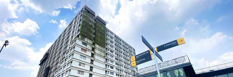 Lobby Homey and Comfy Studio at Gateway Park LRT City Bekasi Apartment By Travelio