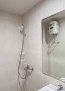 BATHROOM Cozy Studio Delft Ciputra Apartment Makassar By Travelio