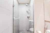 In-room Bathroom Warm and Modern 2BR at Menara Jakarta Kemayoran Apartment By Travelio