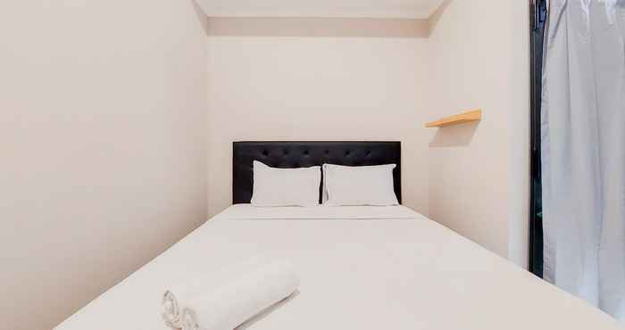 Kamar Tidur Warm and Modern 2BR at Menara Jakarta Kemayoran Apartment By Travelio