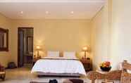 Kamar Tidur 5 Soleil Suites Petitenget By the jero 18