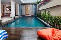 Swimming Pool Soleil Suites Petitenget By the jero 18