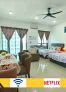 BEDROOM CS1 - Cybersquare Cozy Homestay, 6 min to MMU, 5Pax, Wifi, 1 Parking