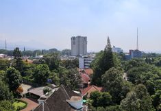 อื่นๆ 3 Comfy and Nice 1BR at Dago Suites Apartment By Travelio