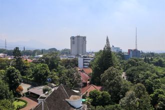 อื่นๆ 4 Comfy and Nice 1BR at Dago Suites Apartment By Travelio