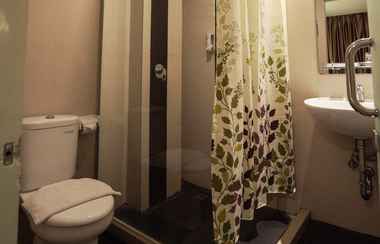 Toilet Kamar 2 Grand Citra Hotel Makassar