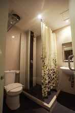 Phòng tắm bên trong 4 Grand Citra Hotel Makassar