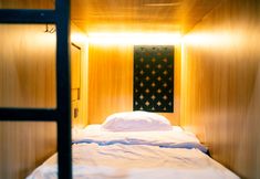 Bedroom 4 HUBS Hostel Yogyakarta