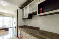 Ruang Umum Studio Cozy at Galeri Ciumbuleuit 1 Apartment By Travelio