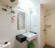 In-room Bathroom 4 Comfy and Nice Studio at Beverly Dago Apartment By Travelio