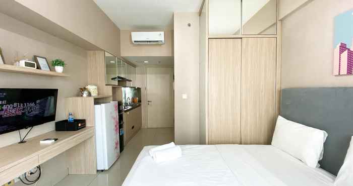 Bedroom Studio Apartment Springlake Summarecon Bekasi near Shopping Mall By Travelio