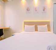 Kamar Tidur 2 Homey and Good Studio at Transpark Cibubur Apartment By Travelio