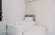 Kamar Tidur 2 Modern and Best Deal 2BR Amazana Serpong Apartment By Travelio