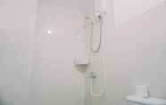 Toilet Kamar 5 Modern and Best Deal 2BR Amazana Serpong Apartment By Travelio