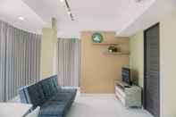 Ruang Umum Modern and Best Deal 2BR Amazana Serpong Apartment By Travelio