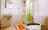 In-room Bathroom 6 Stay Comfort 2BR Apartment Mediterania Palace Residences By Travelio