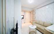 Ruang untuk Umum 3 Clean and Luxury 2BR at Benson Supermall Mansion Apartment By Travelio