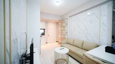 Common Space 4 Clean and Luxury 2BR at Benson Supermall Mansion Apartment By Travelio