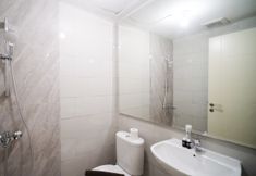 In-room Bathroom 7 Clean and Luxury 2BR at Benson Supermall Mansion Apartment By Travelio