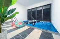 Swimming Pool Kak Tini's Indoor Pool Villa 